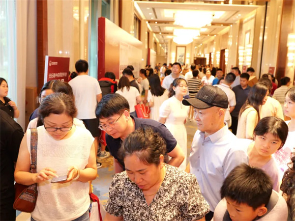 放弃传统名校！中考估分705分学霸，选了这所「名师天团」的学
