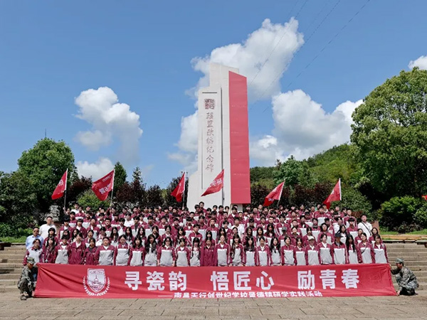 当高中生们走出校园，在「真实的世界」里可以学到什么？